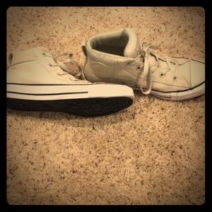 Women’s Sz 8 hightop Converse
